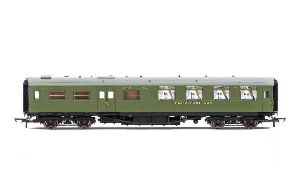 Hornby R4792 SR Ex-LSWR 48' Eight Compartment Brake 3rd 58' Maunsell Rebuilt Hornby R4792 SR Ex-LSWR 48' Eight Compartment Brake 3rd 58' Maunsell Rebuilt