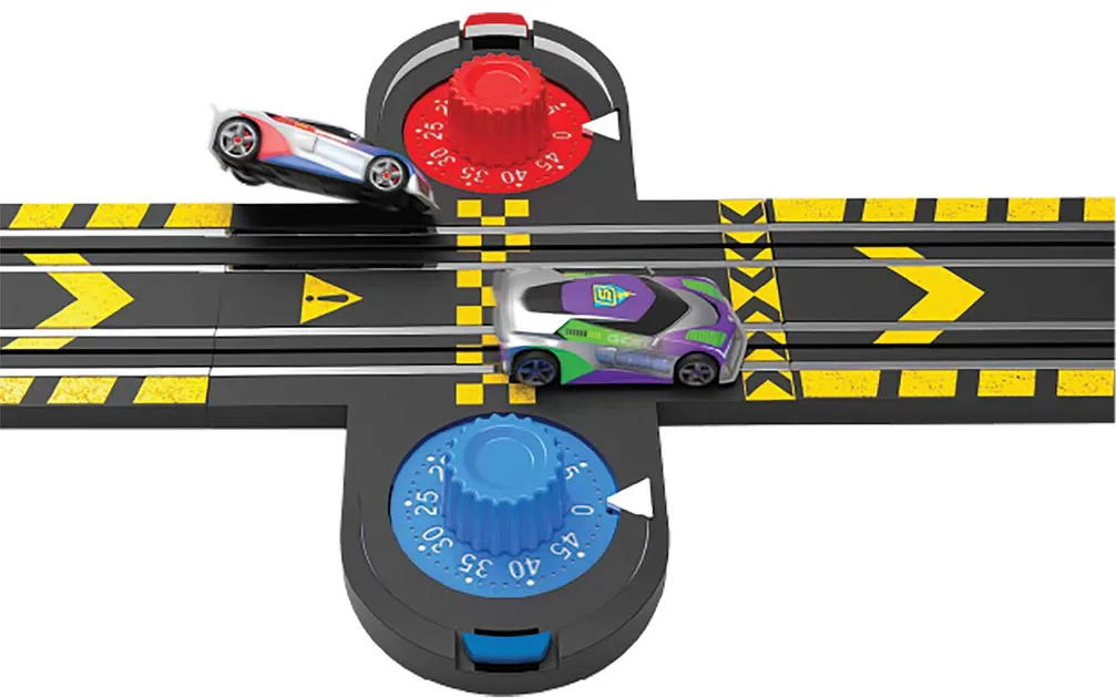 Micro Scalextric Justice League Batman vs Joker Battery Powered 1:64 Slot  Car Race Track Set G1155T 