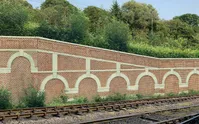 Mid Stepped Arched Retaining Walls x2 (Red Brick)