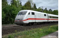DB AG, 4-tlg. Set elektrischer Triebzug Baureihe 401 (ICE 1), in weiß/roter Lackierung, bestehend aus 2 Triebköpfen (einer davon angetrieben) sowie 2 Zwischenwagen, mit zusätzl. Stromabnehmern für den Verkehr in der Schweiz, Tz 181 ”Interlaken”, Ep. V-VI