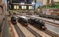 FS, express train steam locomotive with tender Gr. 685, 1st series, with short boiler and electric lamps, ep. III, with DCC-sounddecoder