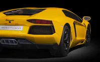 Lamborghini Aventador LP 700-4 Giallo Orion - 1:8 Scale Kit