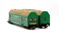 DR, 4-tlg. Doppelstockwagen der Bauart DBv mit Führerstand, gerade Front, blattgrün-braune Farbgebung „DR", Ep. IV