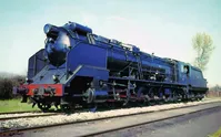 RENFE, locomotora de vapor 151F-3106 «Santa-Fé», con lámparas modernas y tender de fuel