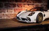 Pagani Utopia Coupé - Bianco Perla - 1:8 Scale Kit