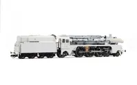 DR, Dampflokomotive 02 0314-1 mit Ölfeuerung, grün mit Zierlinie auf dem Führerhaus