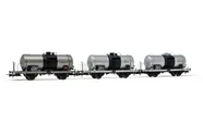 FS, 3-unit set of 2-axle tank wagons VZekk, 27 m3 tank, silver livery with black stripe, period IV-V. Suitable AC wheelsets for this item: HC6101 (11,27 x 24,25 mm)