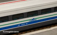 Cisalpino, set base di 4 unità, treno ad alta velocità ad assetto variabile ETR 470, livrea d'origine con fascia anteriore rossa, ep. V