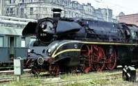 DR, locomotora a vapor 18 314 de carbón, verde sin línea decorativa en la cabina del maquinista