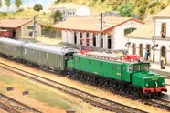 RENFE, 2-unit set of 5000 coaches, consisting of 1 x BBD4 baggage + 1 x AAR bar, with old bellows, in olive green livery, ep. IV