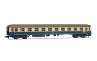 3-tlg. Set Reisezugwagen „D242 Paris – Berlin – Warszawa“, bestehend aus 1 x DB Am in blau-beiger Farbgebung und 2 x SNCF DEV AO B10, Ep. IV