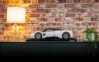Pagani Utopia Coupé - Bianco Perla - 1:8 Scale Kit
