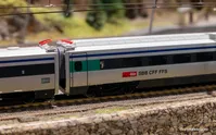 FFS, set base di 4 unità, treno ad alta velocità ad assetto variabile ETR 470, livrea argento con strisce blu, ep. V