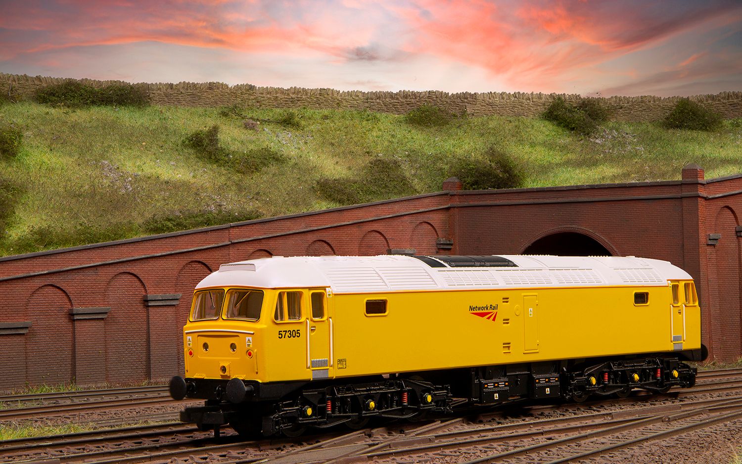 RailRoad Plus Network Rail, Class 57, Co-Co, 57305 - Era 11 RailRoad Plus Network Rail, Class 57, Co-Co, 57305 - Era 11