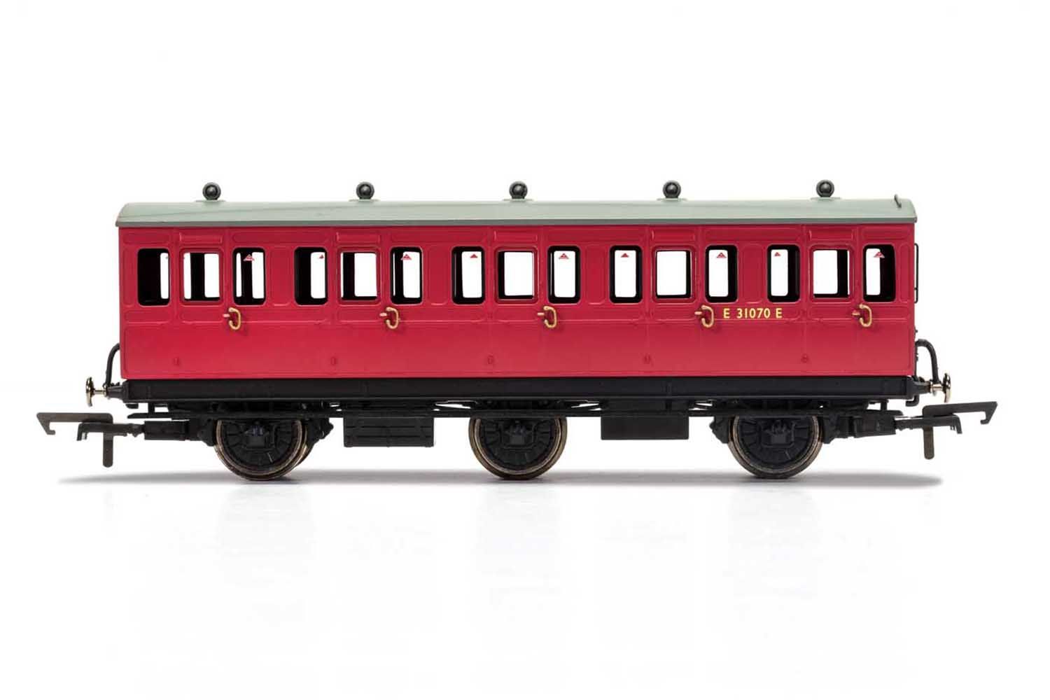 BR, 6 Wheel Coach, 3rd Class, Fitted Lights, E31070 - Era 4 BR, 6 Wheel Coach, 3rd Class, Fitted Lights, E31070 - Era 4