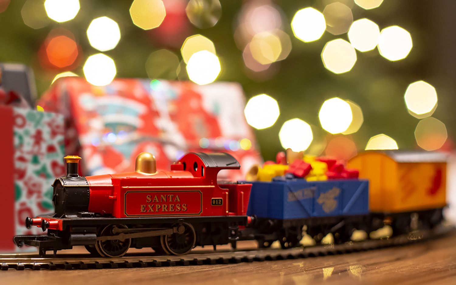 Hornby polar express train set deals