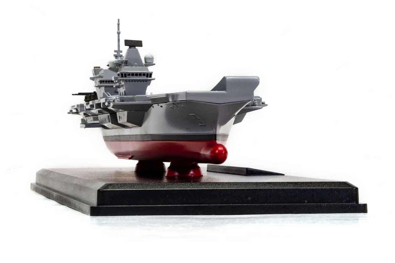 HMS QUEEN ELIZABETH R08 AIRCRAFT CARRIER 
