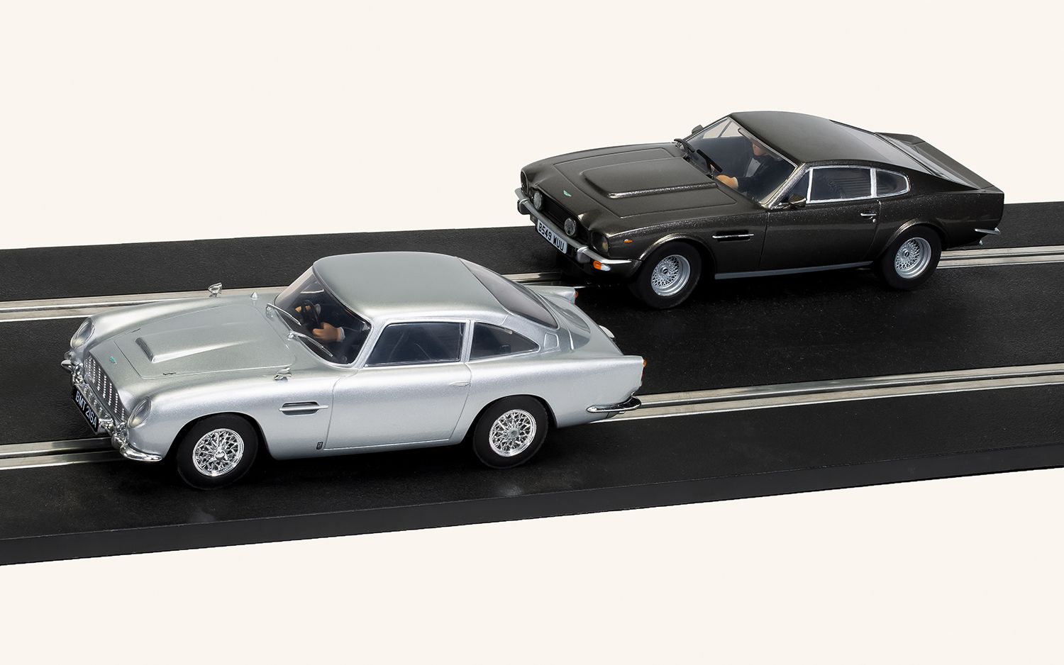 C1447T James Bond 007 Scalextric Set - Website Exclusive