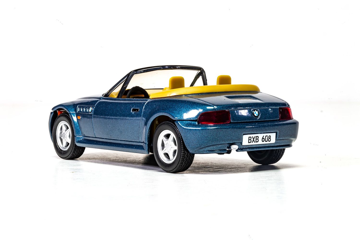 CC04905 Corgi | James Bond BMW Z3 'GoldenEye' - diecast model kit