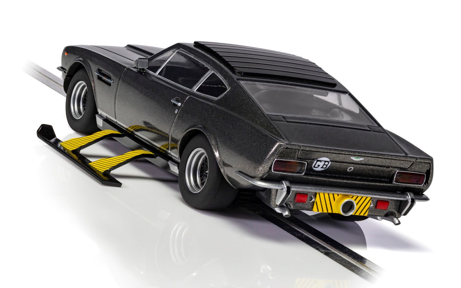 C4239 James Bond Aston Martin V8 - The Living Daylights