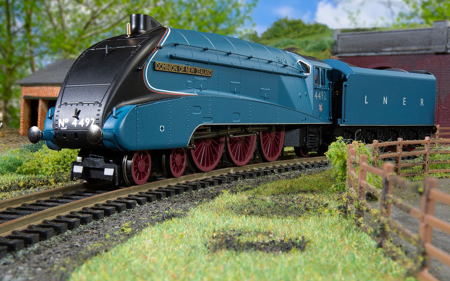 Dublo LNER Class A4 Dominion of New Zealand 4492 Dublo LNER Class A4 Dominion of New Zealand 4492