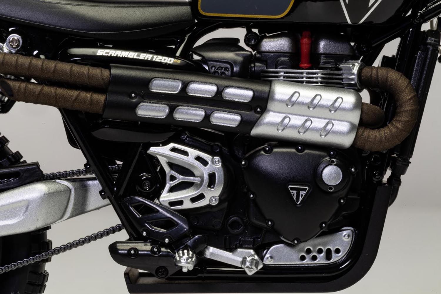 Moto miniature Corgi du James Bond Triumph Scrambler 1200 « Mourir peut  attendre » de Corgi