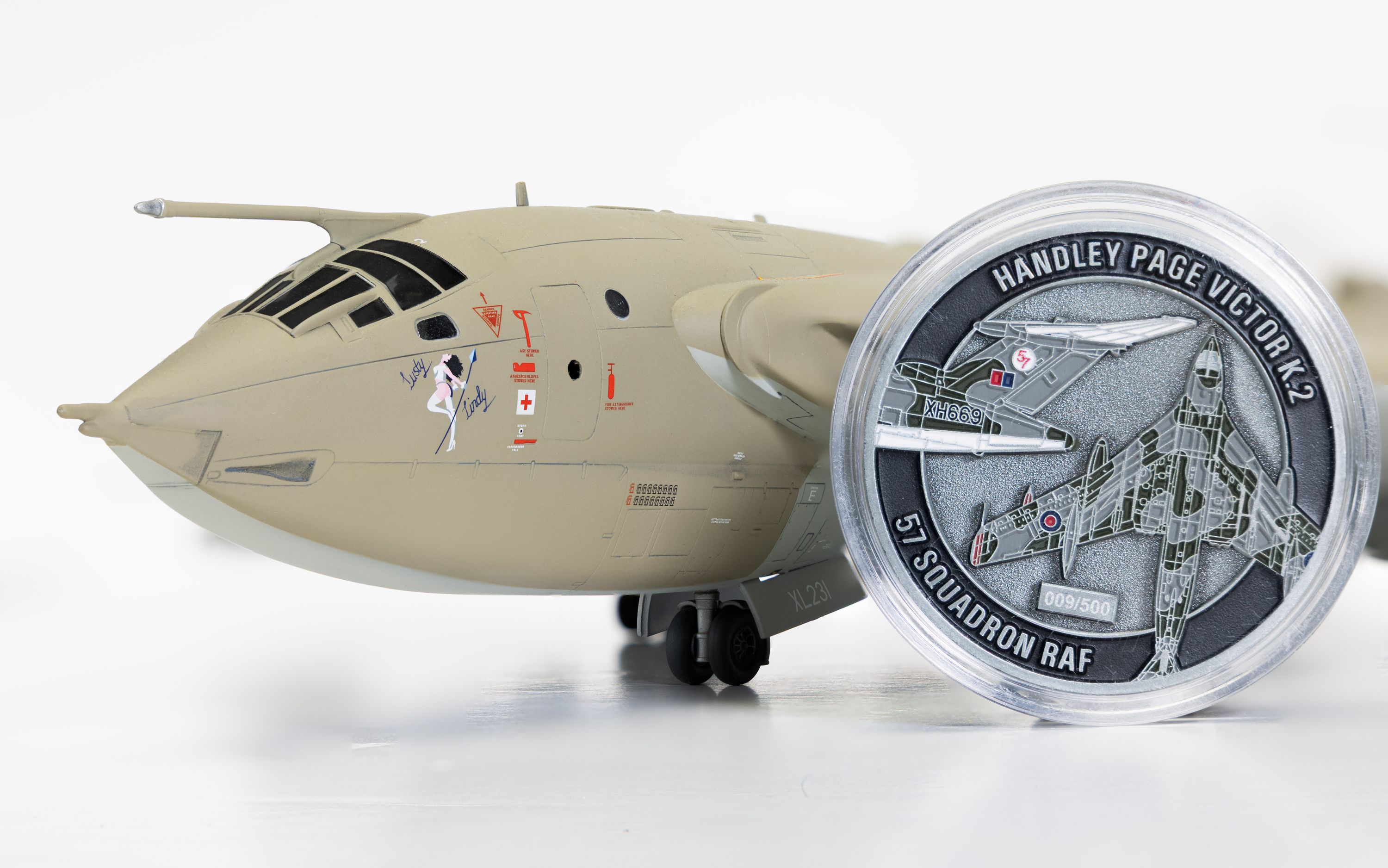 BUNDLEA90 Handley Page Victor K.2/SR.2 + Collectors Coin