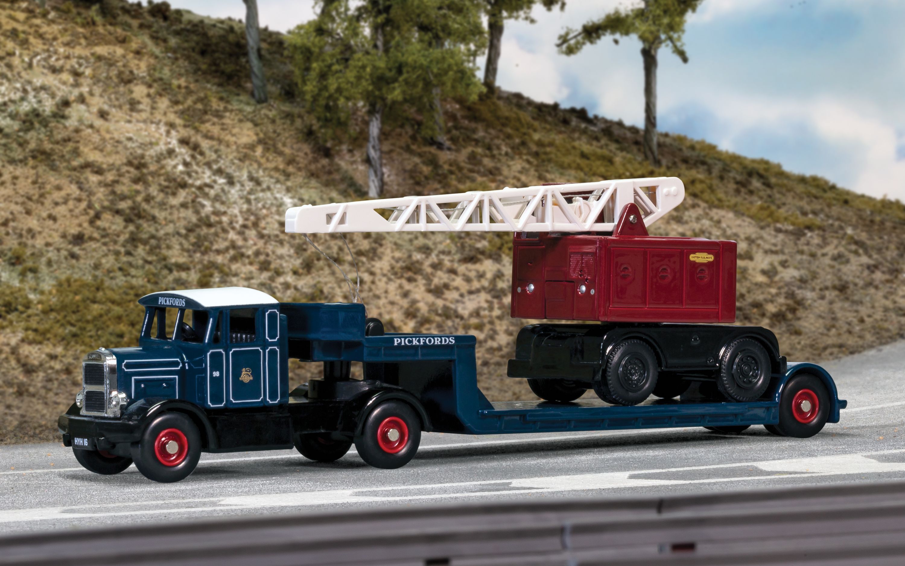 DGS00001 Scammell Low Loader & Coles Crane - Pickfords/British Railways