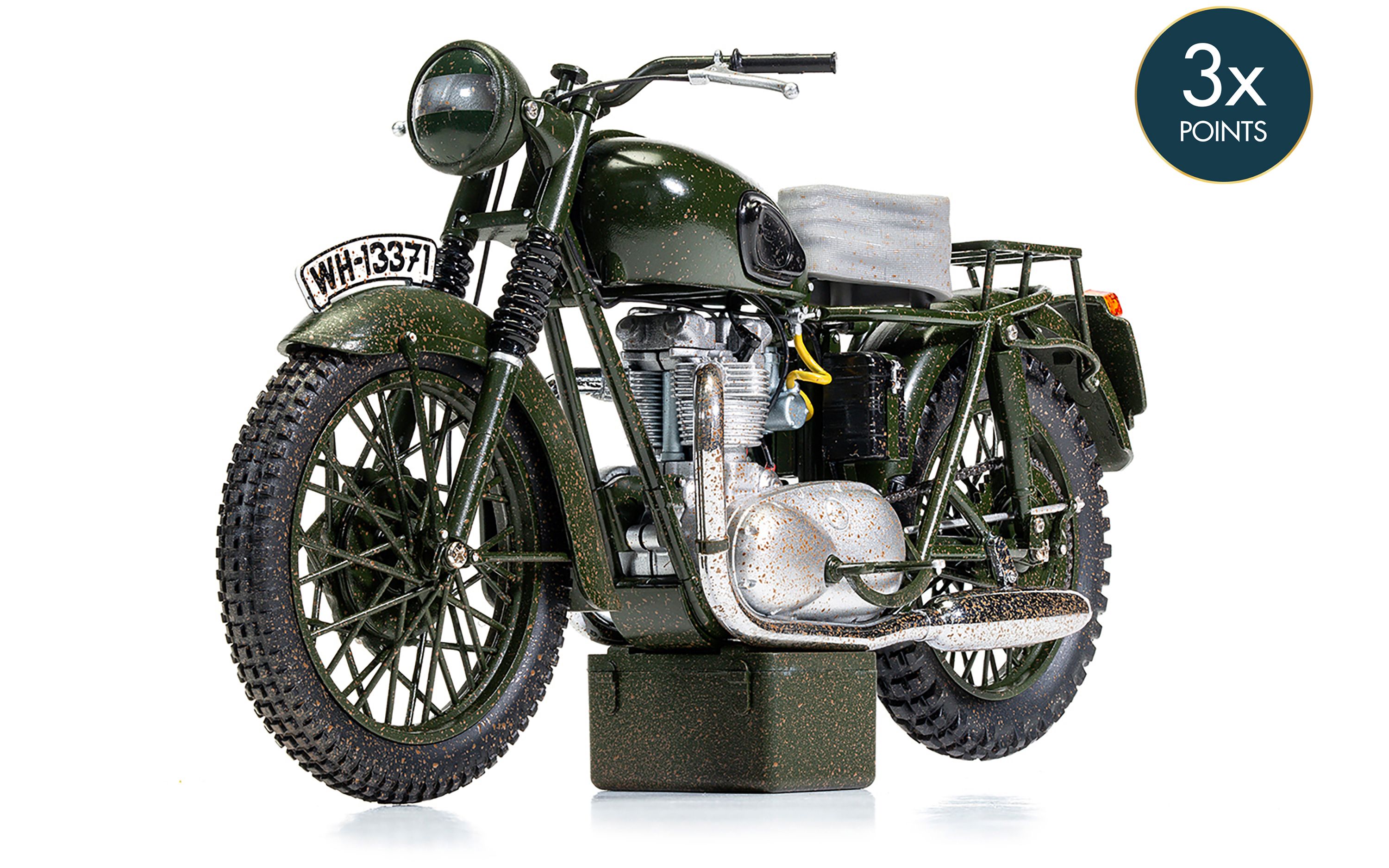 The Great Escape Triumph TR6 Trophy Motorcycle (Weathered) - 1:12 Scale