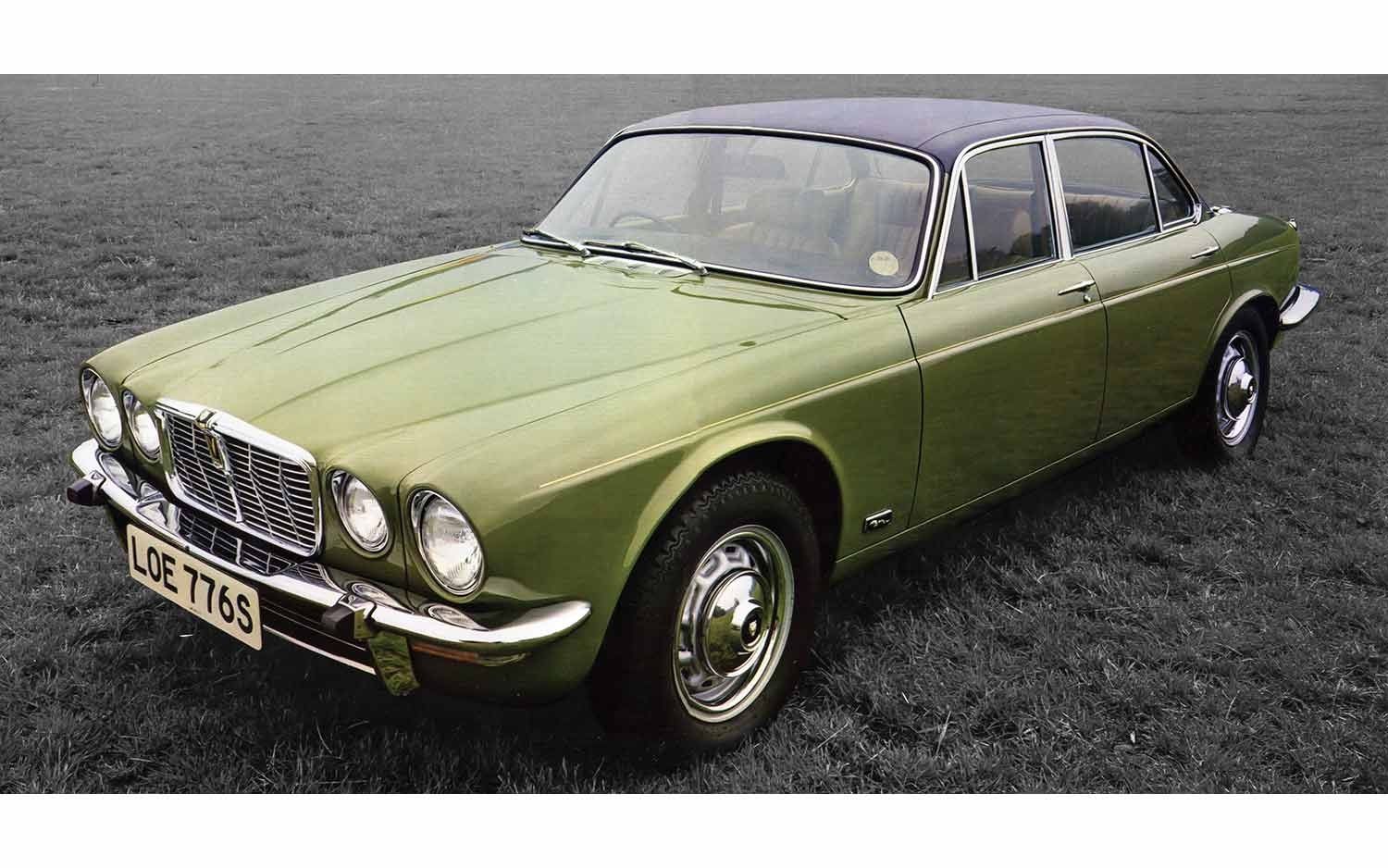 VA13902 Jaguar XJ12 Series 2 LWB, Juniper Green. VA13902 Jaguar XJ12 Series 2 LWB, Juniper Green.