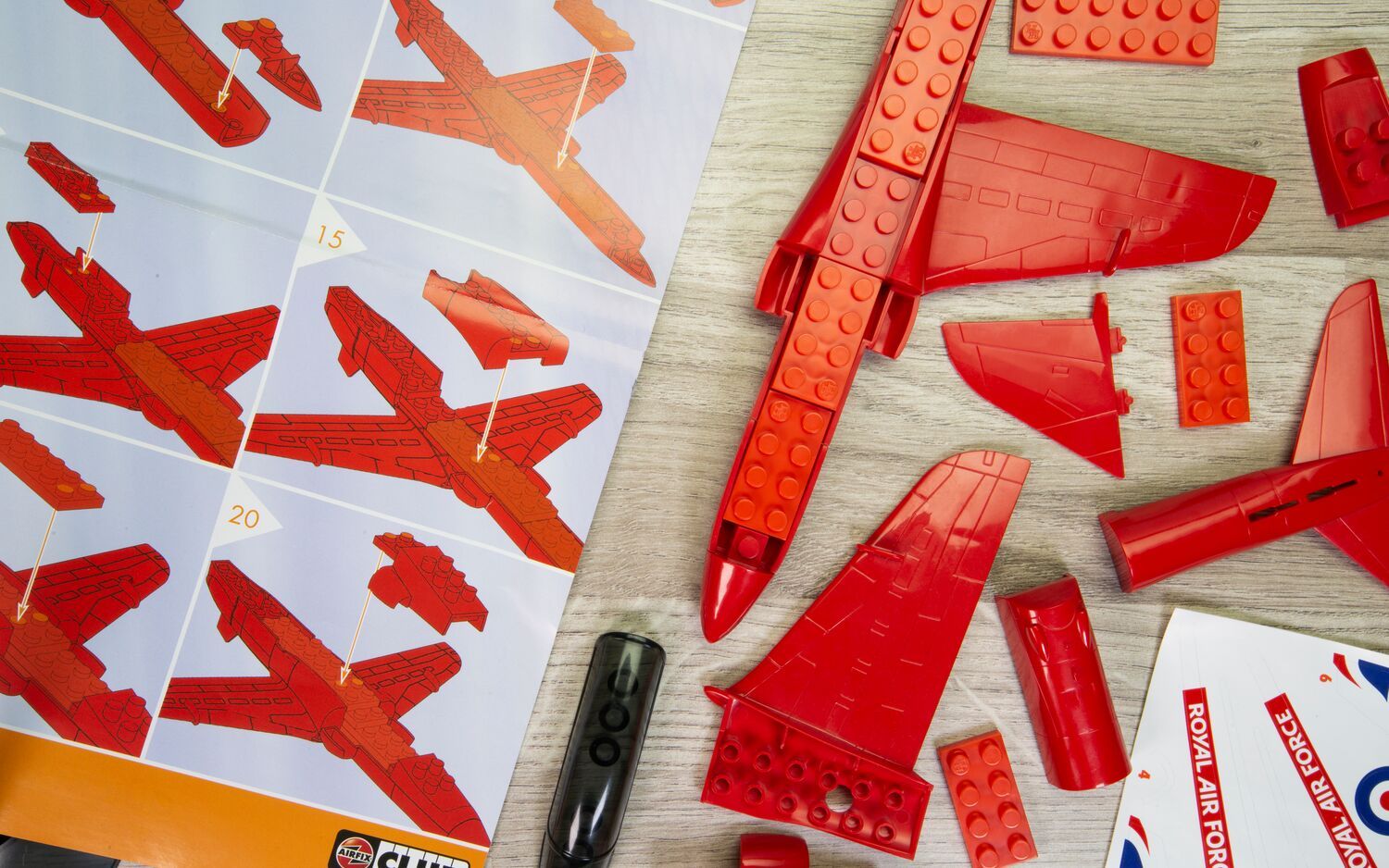 QUICKBUILD Red Arrows Hawk