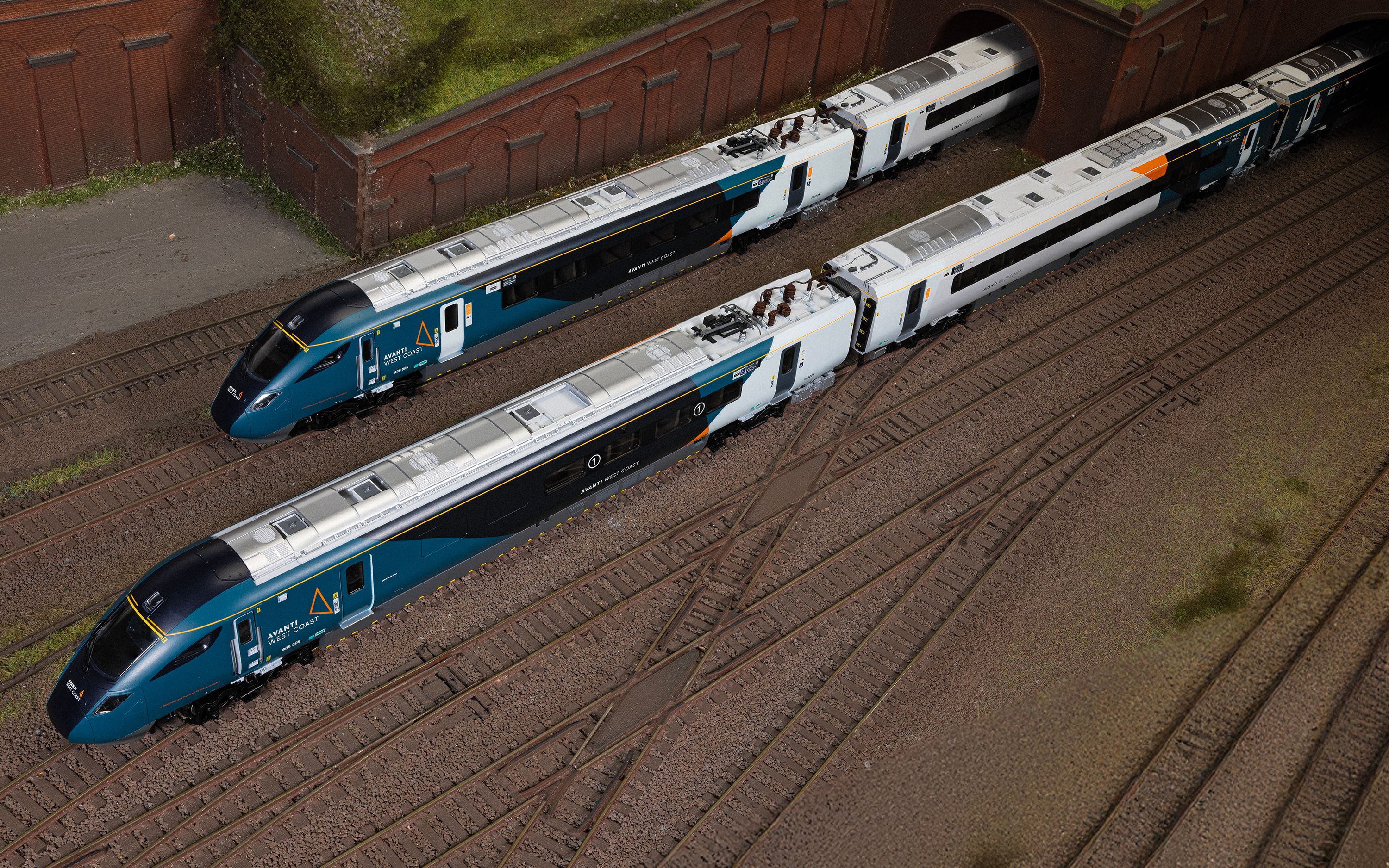 Avanti West Coast - Class 805 - 805005 - 5 Car Train Pack