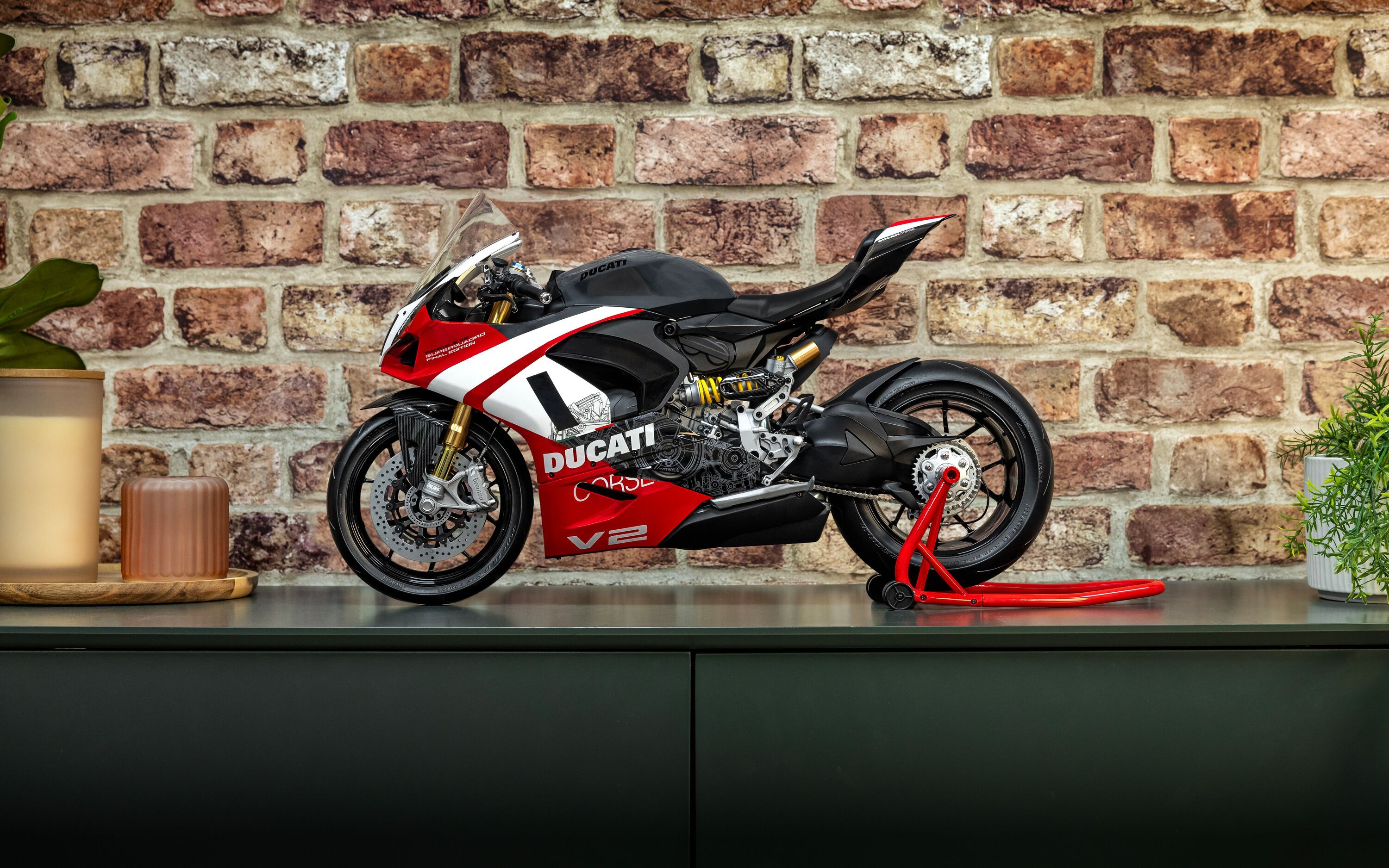 Ducati Panigale - V2 Superquadro Final Edition - 1:4 Scale Kit