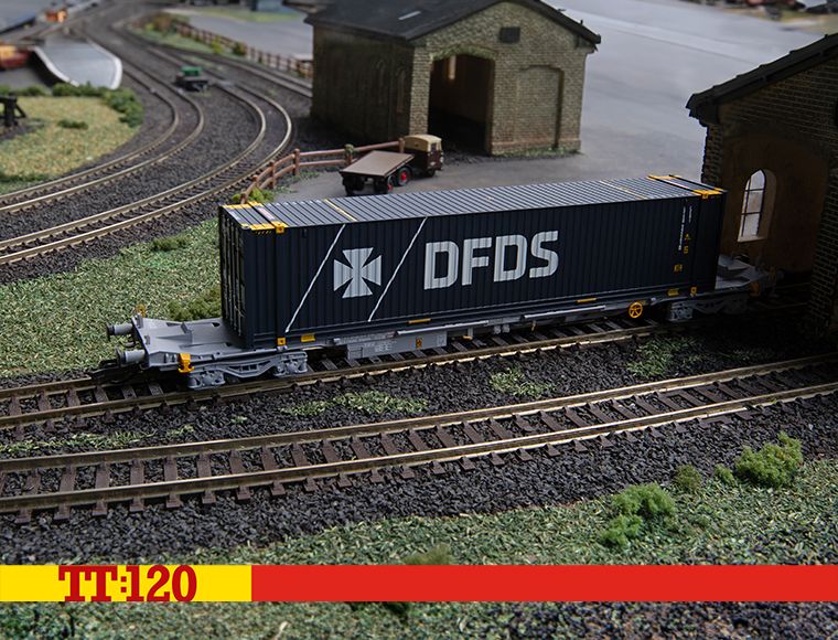 TOUAX, Sffgmss IFA Wagon with 45' Container 'DFDS' - Era 11