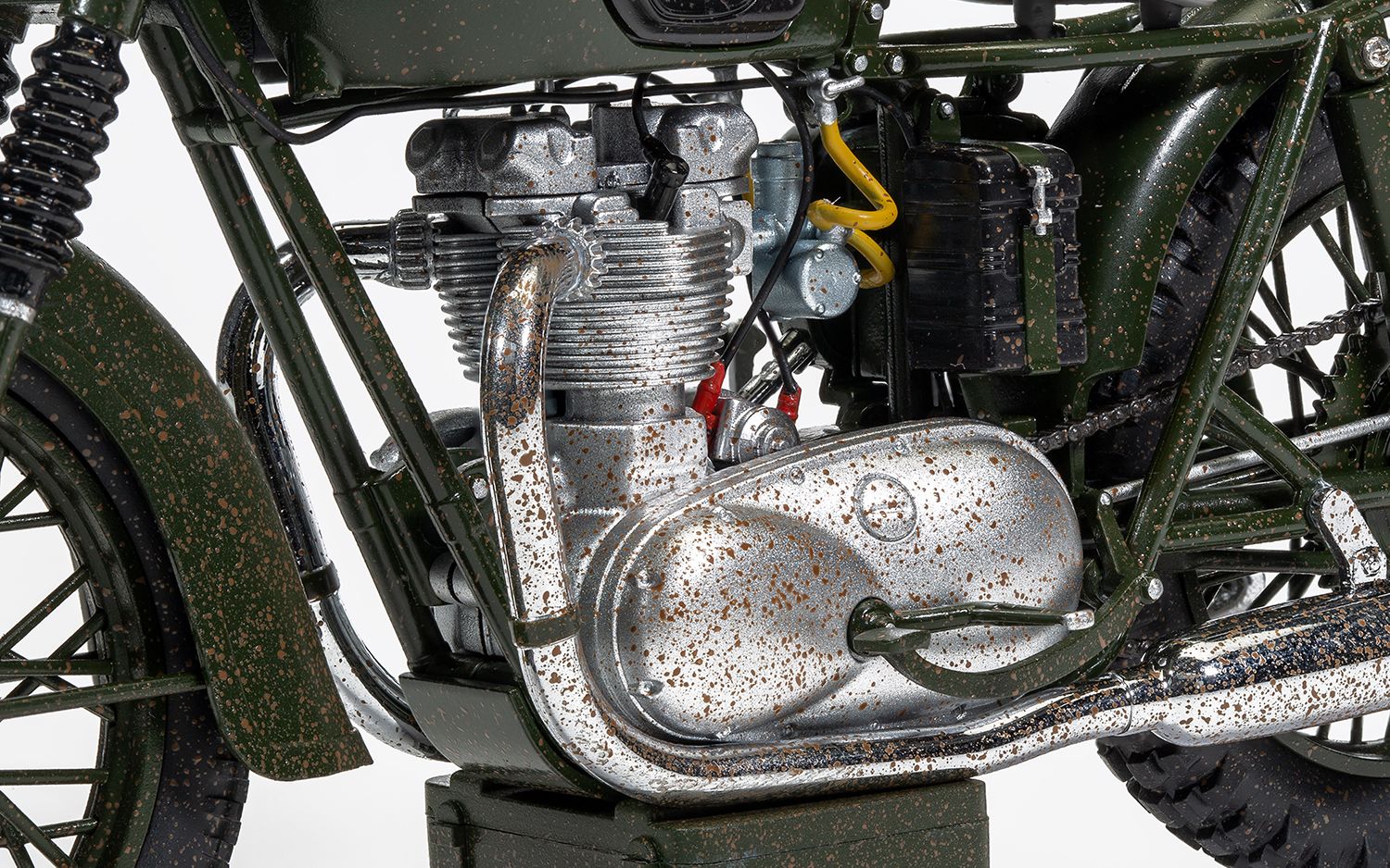 The Great Escape Triumph TR6 Trophy Motorcycle (Weathered) - 1:12 Scale