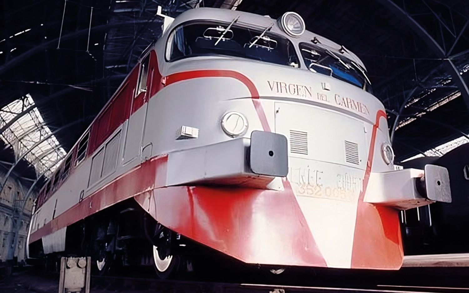 RENFE, diesel locomotive 2005T "Virgen del Carmen", original livery