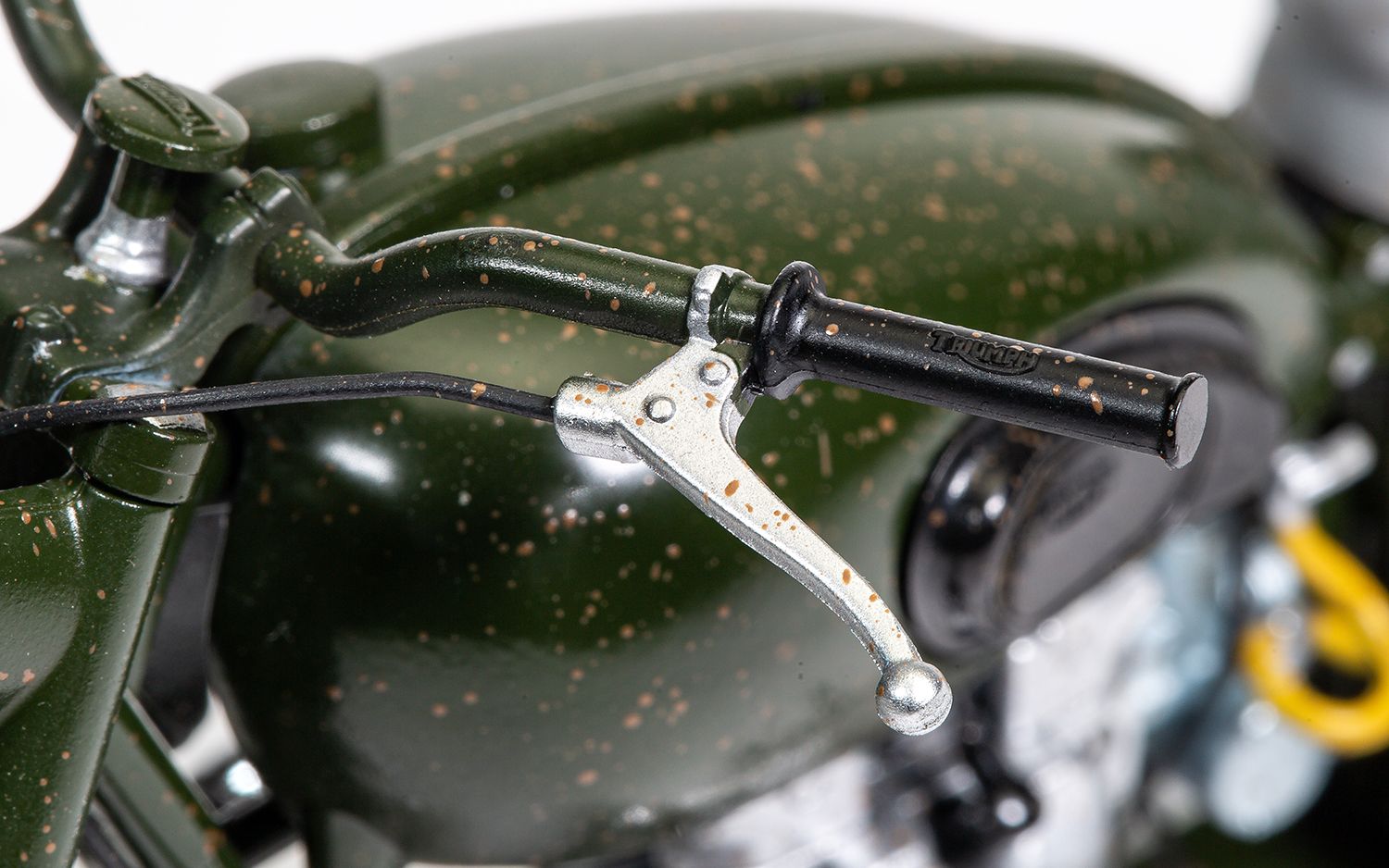 The Great Escape Triumph TR6 Trophy Motorcycle (Weathered) - 1:12 Scale