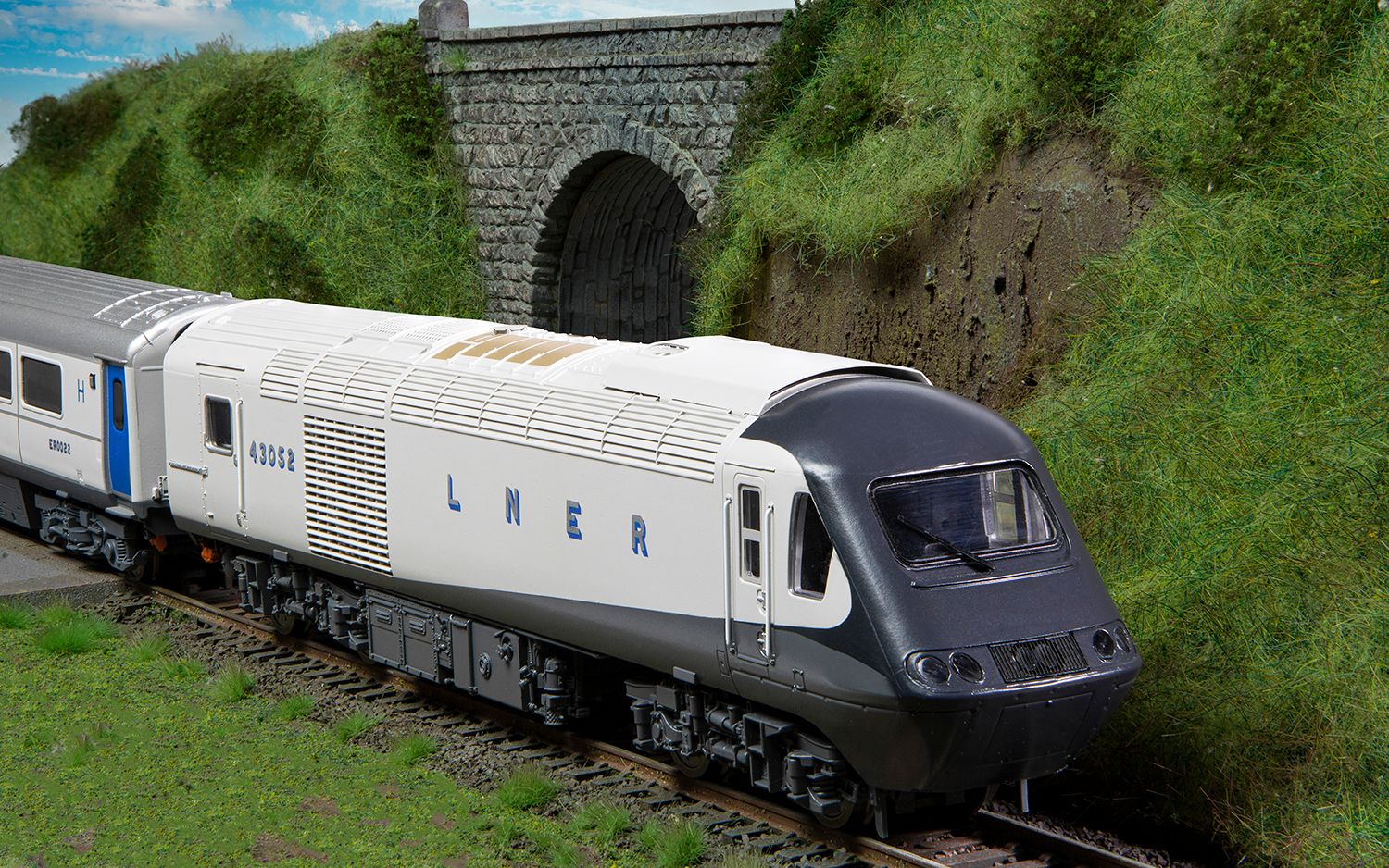 LNER - Class 43 - HST Train Pack (HM Queen Elizabeth II Platinum Jubilee)