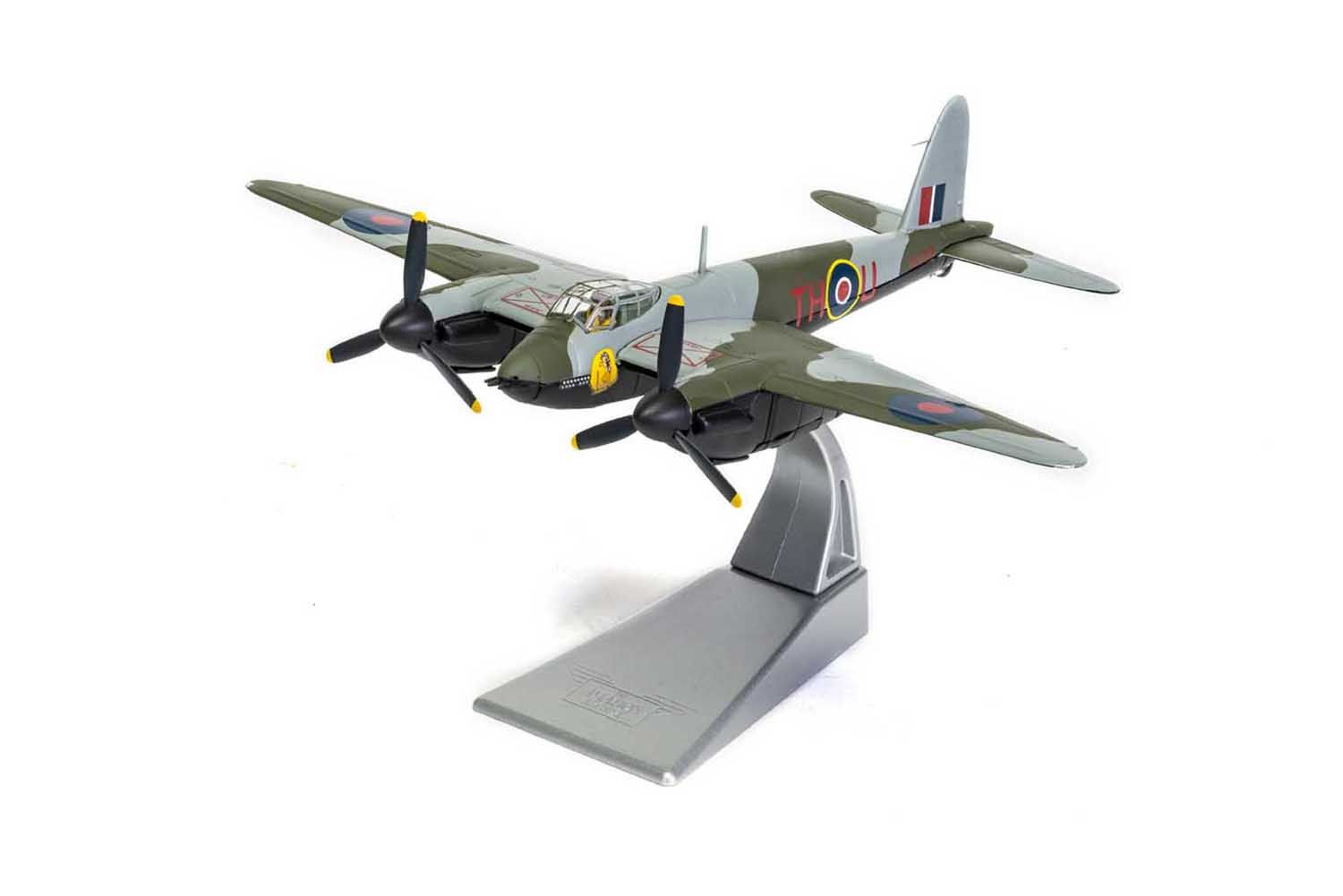 アオシマ1/12 DE HAVILLAND 2 TWO SEATERS AA32821 Corgi | Mosquito Intruder Moonbeam McSwine - Diecast