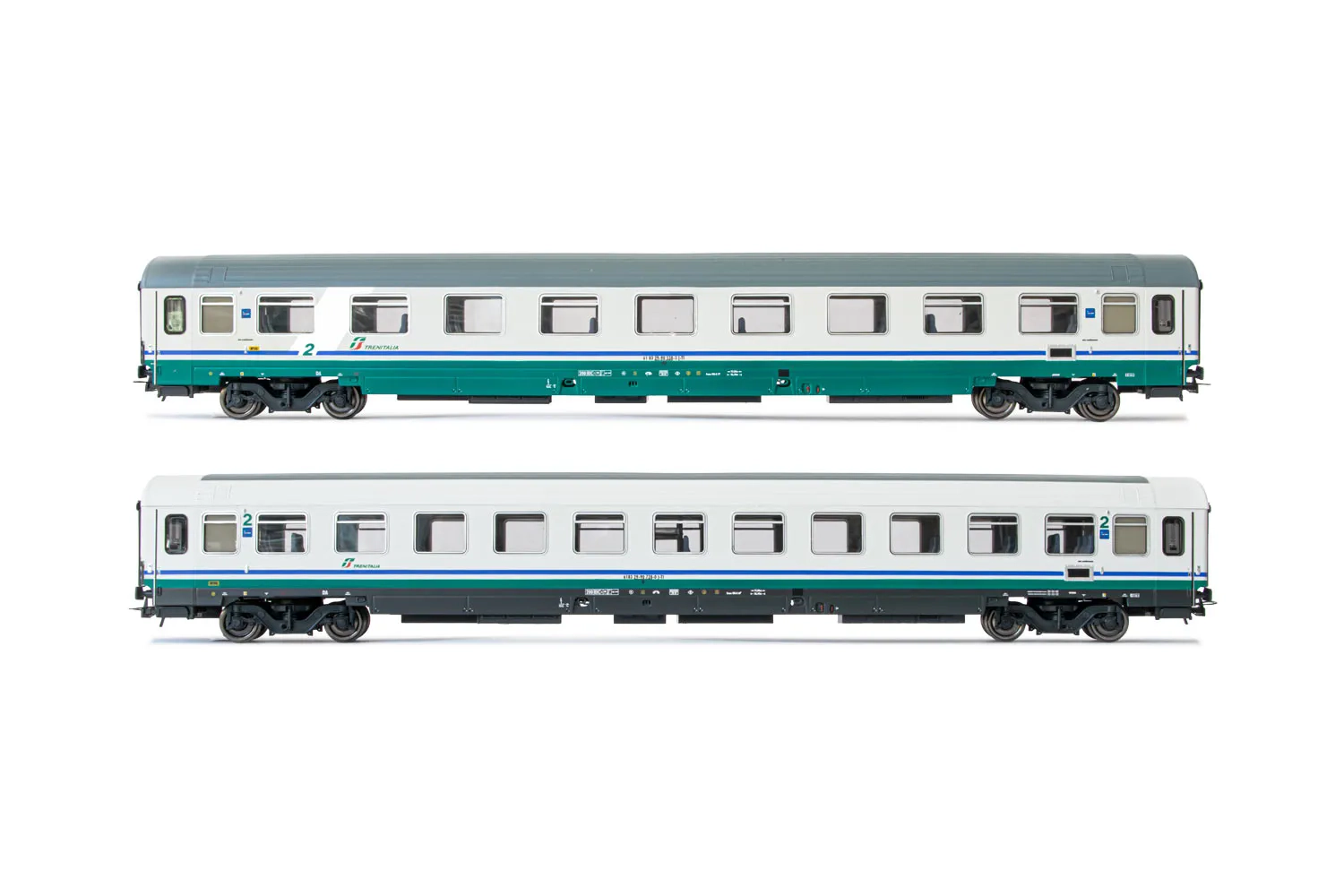 FS, 2-tlg. Set Reisezugwagen UIC-Z (modernisiert/Projekt 901/300), bestehend aus 1 x 2. Klasse (ex 1. Kl.) Wagen und 1 x 2. Klasse Wagen in "XMPR"-Lackierung, Ep. VI