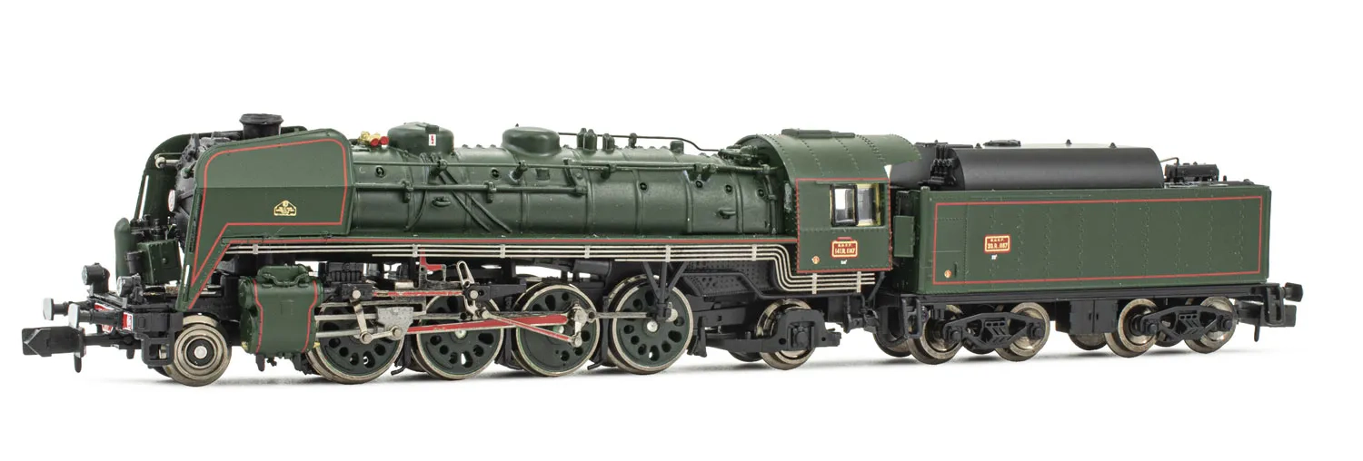 SNCF, locomotora a vapor 141 R 1187, con con ruedas tipo boxpok en todos los ejes, ténder de alta capacidad, decoración verde, ép. III