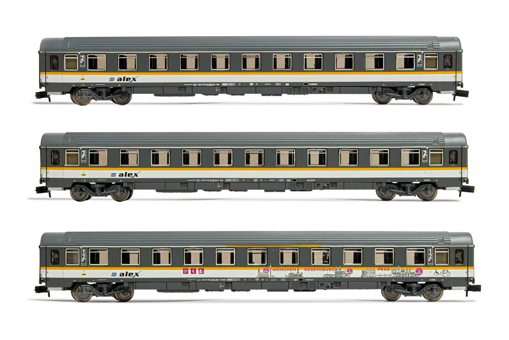 ALEX, 3-tlg. Set Reisezugwagen UIC-Z "München - Regensburg", in grau/weißer Lackierung, bestehend aus 1 x 1/2.Klasse. Wagen und 2 x 2. Klasse Wagen, Ep. VI