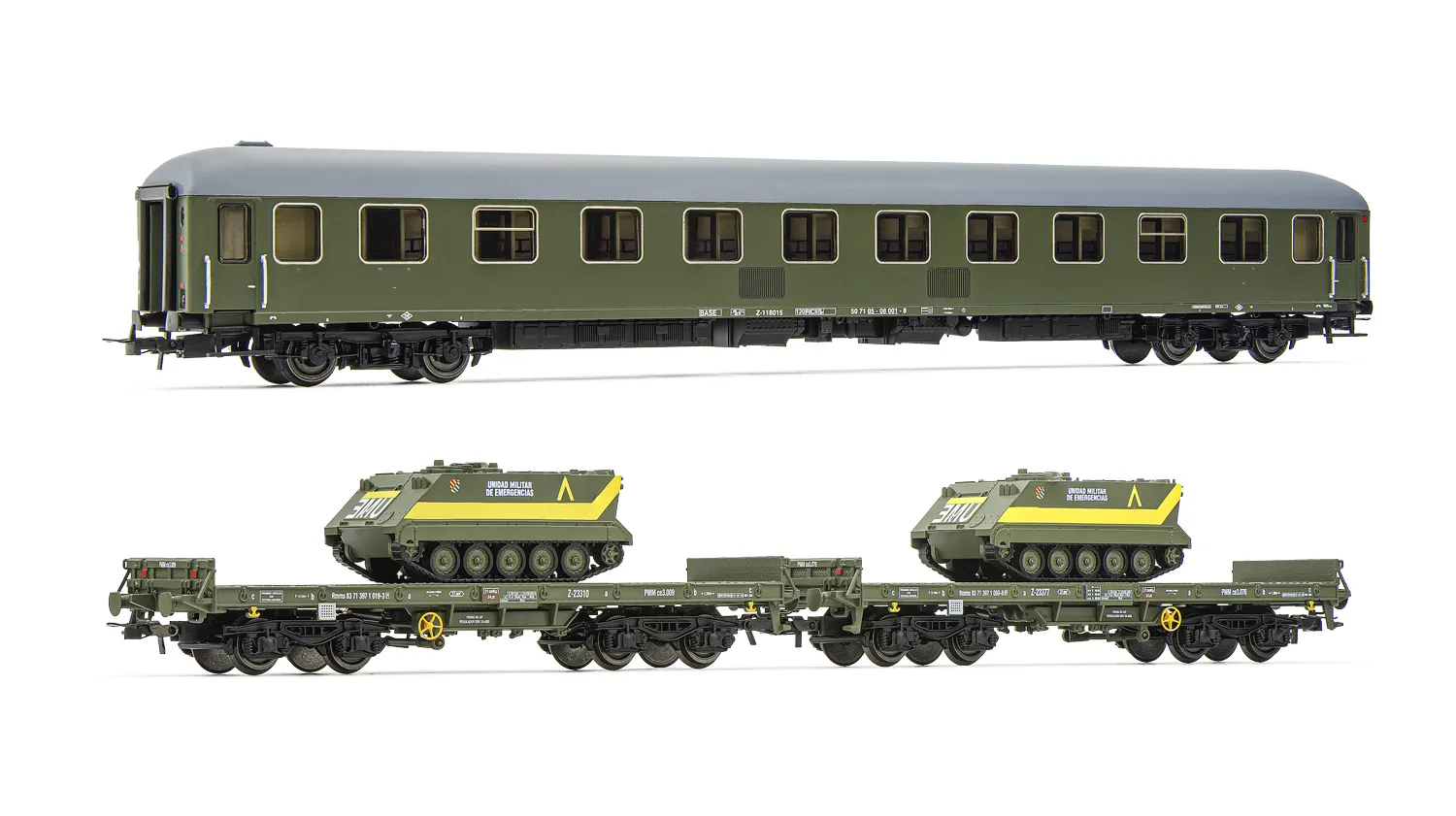 RENFE, set de 3 unidades, decoración verde oliva, compuesto de 1 coche 12100 y 2 vagones PMM (1 cargado con tanque), ép. V