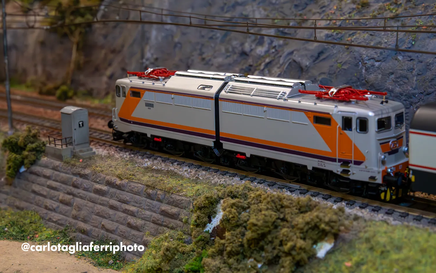 FS, 6-axle electric locomotive E.646 "Navetta", MDVC livery, silver roof, Triplex windows, side dampers, ep. V, with BLE sound decoder