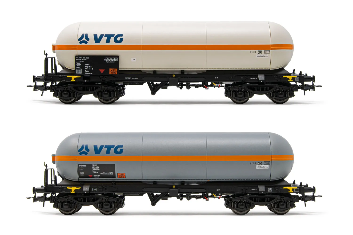 VTG, 2-tlg. Set 4-achs. Gaskesselwagen Zags,  für den Transport von Vinylchlorid, in grauer Lackierung mit oranger Streifen, Ep. V. Passende AC-Tauschradsätze: HC6102 (10,50 x 24,50 mm)