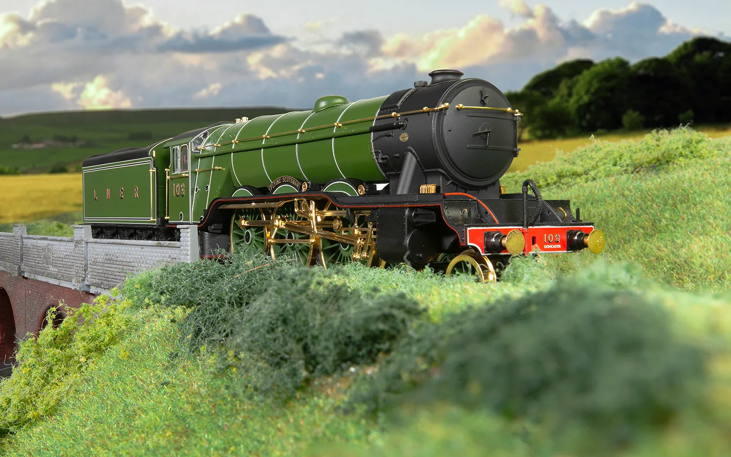 Hornby Dublo: LNER, A3 Class, 4-6-2, 103 'Flying Scotsman' - Era 3 - Gold Plated & Limited Edition