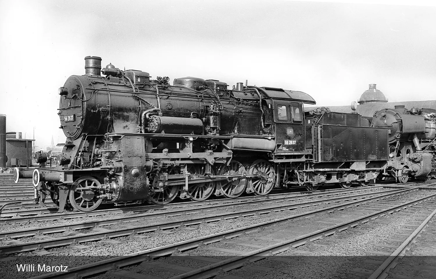 DB, Dampflokomotive Baureihe 56.20, dreidomiger Kessel, in schwarz/roter Lackierung, Ep. III, mit DCC-Sounddecoder