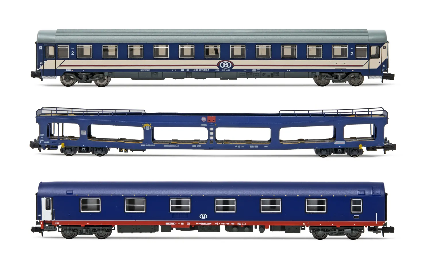 SNCB, 3-tlg. Set bestehend aus 1 x Schlafwagen T2 in blauer Lackierung, 1 x Autotransportwagen DD DEV in blauer Lackierung und 1 x Reisezugwagen Bc I6 in blau/roter Lackierung, Ep. IV-V
