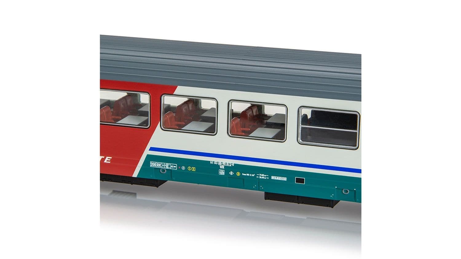 FS, set of 4 Gran Confort Coach 85 88 series in XMPR livery with restaurant coach 87 series with ribbed roof with second logo type, period Vb
