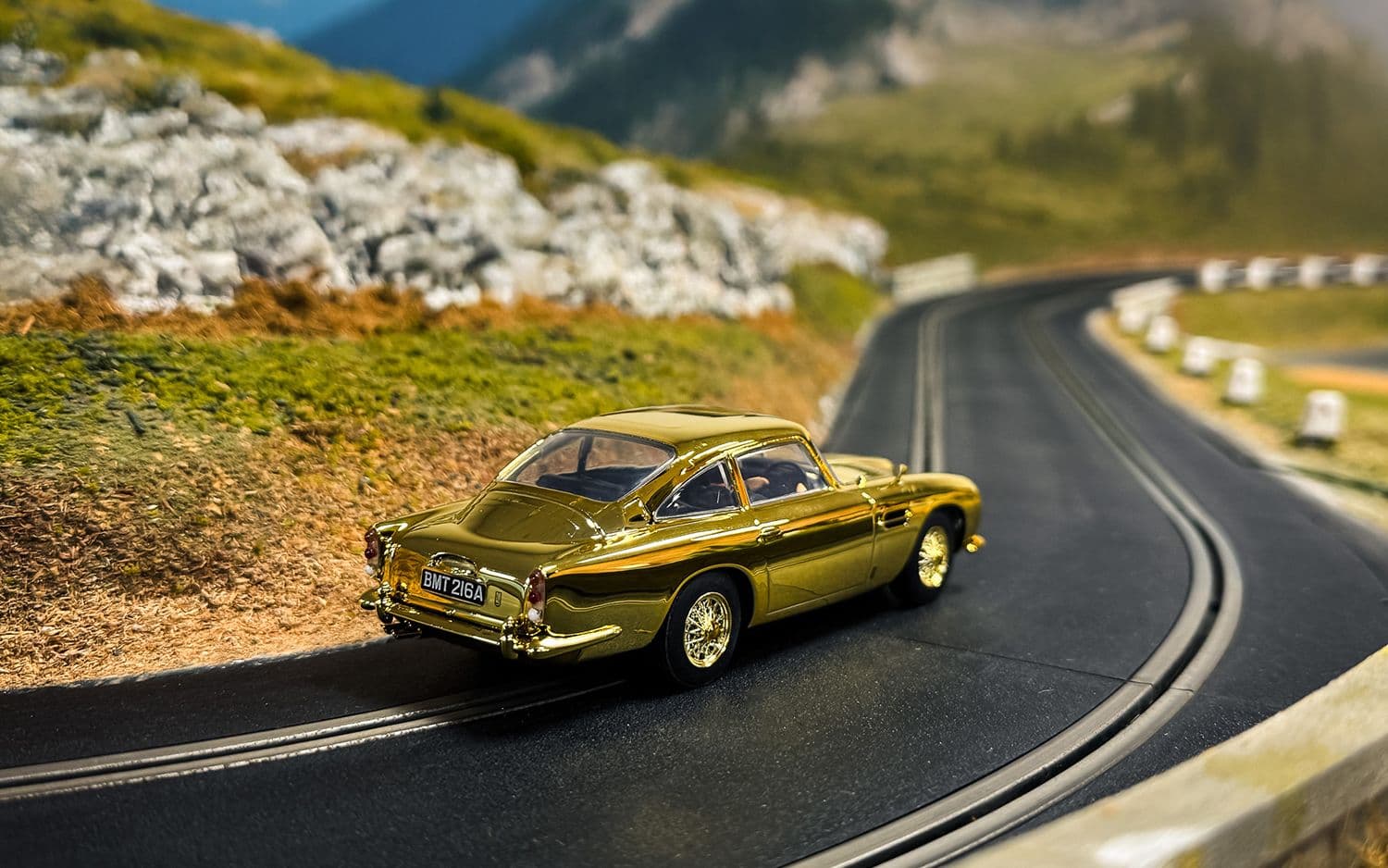 Aston Martin DB5 - James Bond 'Goldfinger' - Gold Edition